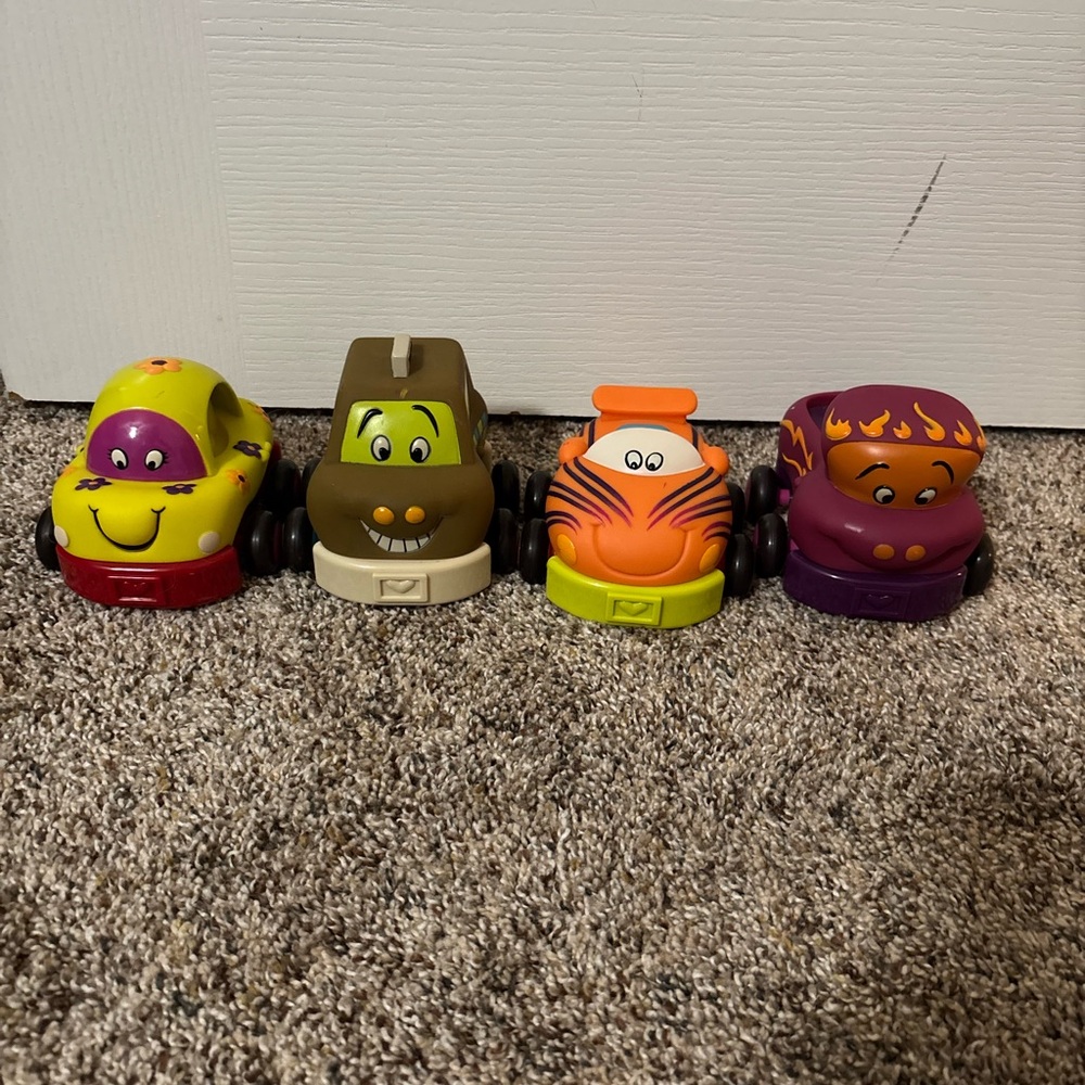 Set of 4 Pull- Back Cars